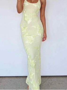 WHITE FOX Floral Embroidered Bodycon Maxi Dress in Pale Yellow